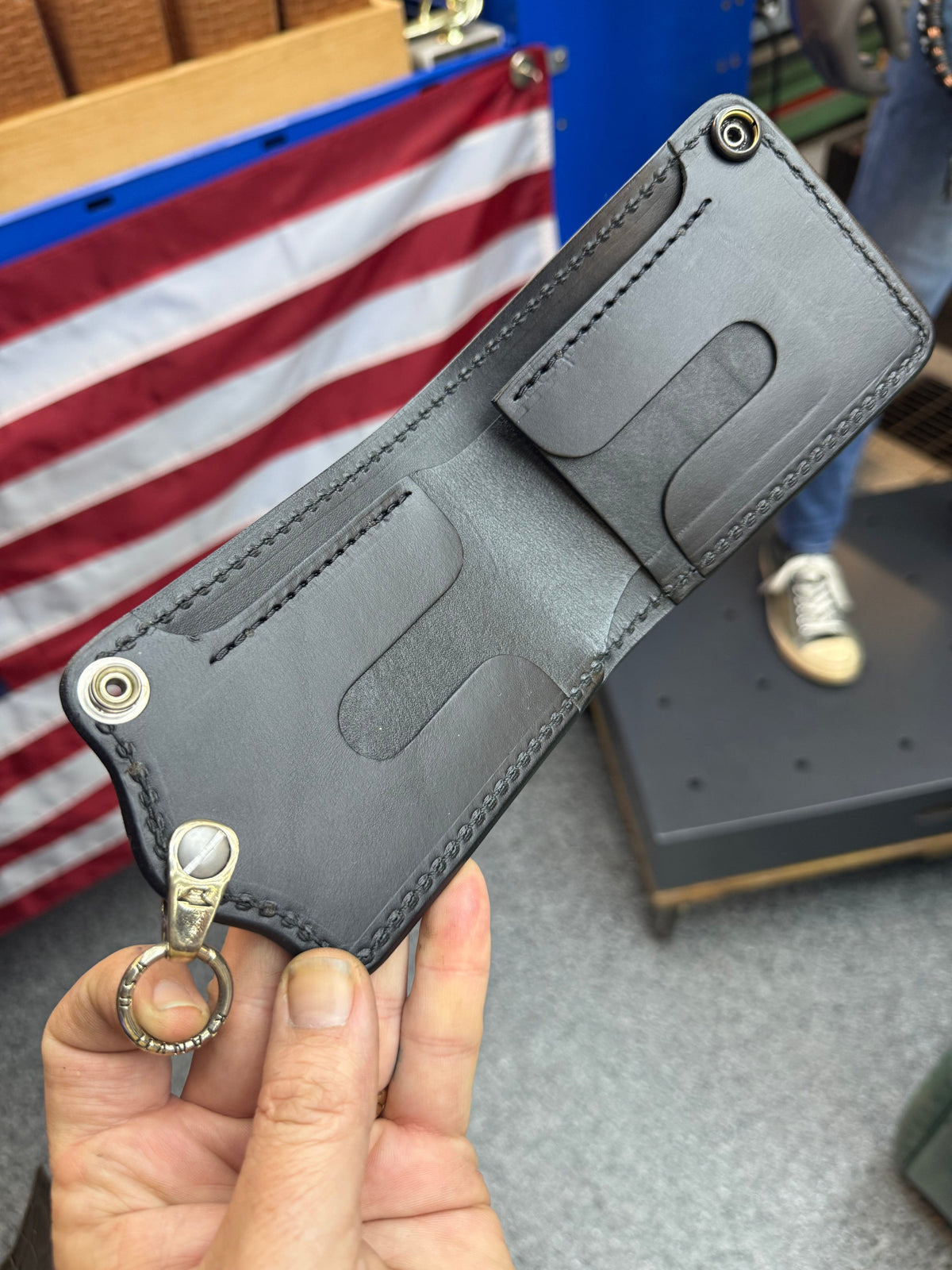 5G Bifold Leather Chain Wallet - Chocolate Hippo