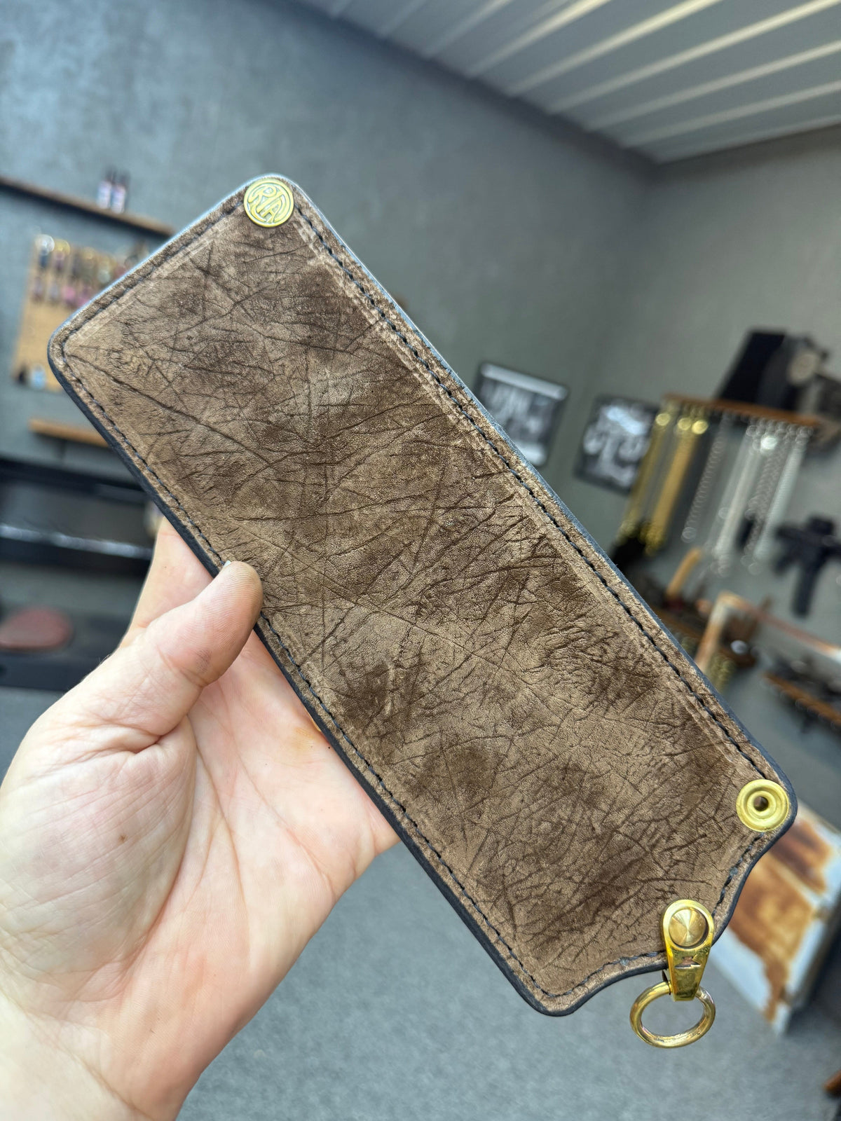 5G Bifold Leather Chain Wallet - Chocolate Hippo