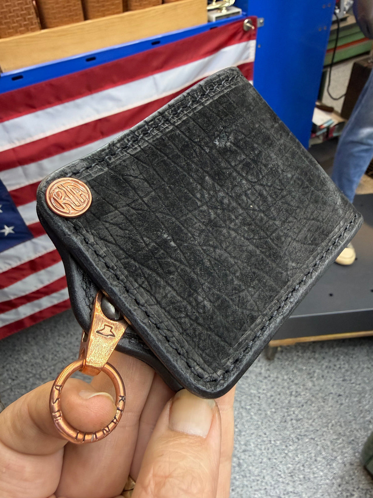 Anvil 5G Bifold Leather Chain Wallet - Black Hippo