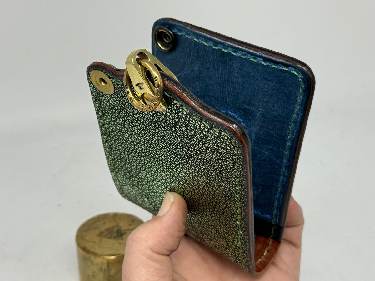Anvil 5G Bifold Leather Chain Wallet - Metallic Emerald Stingray - Anvil Customs