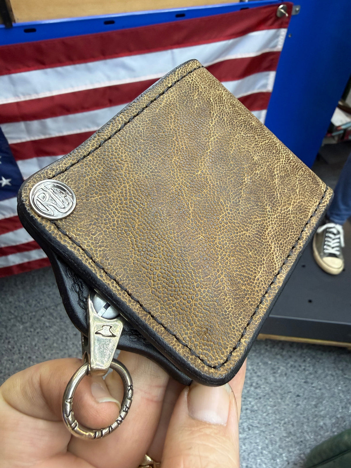 ANVIL 5G Bifold Leather Chain Wallet - Tan Elephant